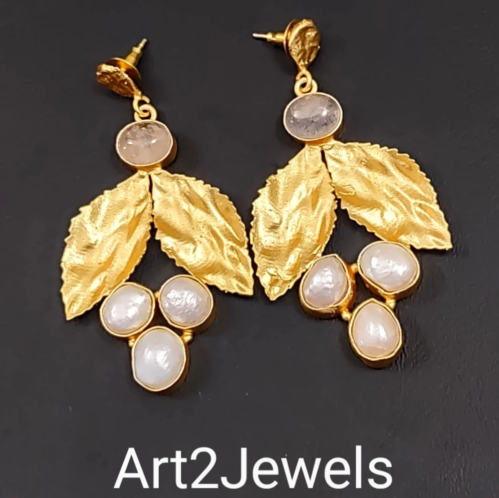 Earring - Picture 1 of 1